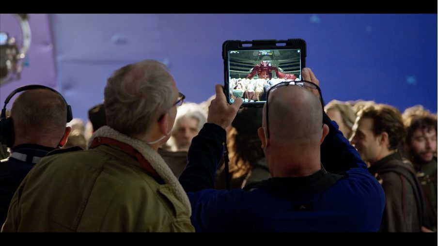 Cyclops is used to visualize a CG Meleys with the real crowd and a virtual extension in Season 1, Episode 9. Various poses were prepared for the dragons, enabling the characters to be easily dropped into different sets and locations.